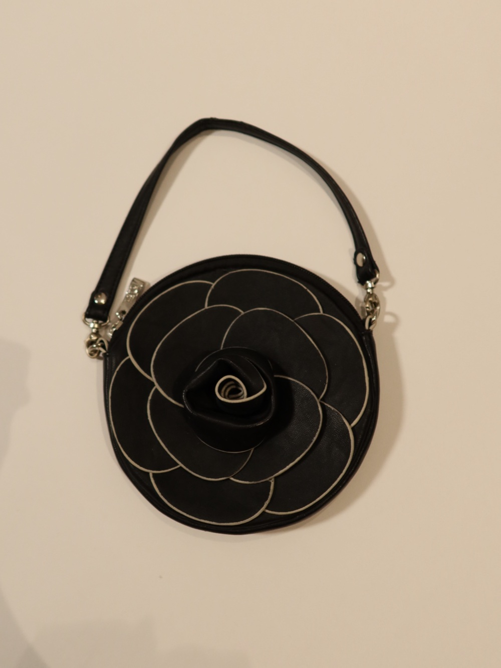 Y2K Black Floral Round Wristlet Bag - Picture 2 of 8